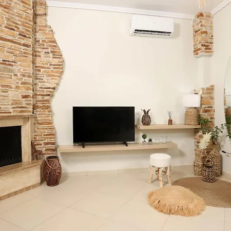 M S Little House Apartment